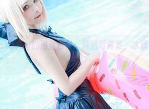 Kitkat Cosplay的浴室日常：精选写真集，水珠在皮肤上跳舞